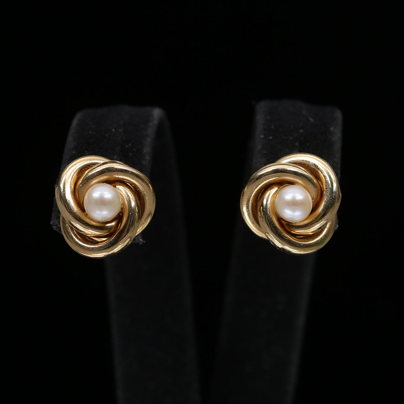 KORVAKORU, 18k kultaa, 1,20 grammaa.