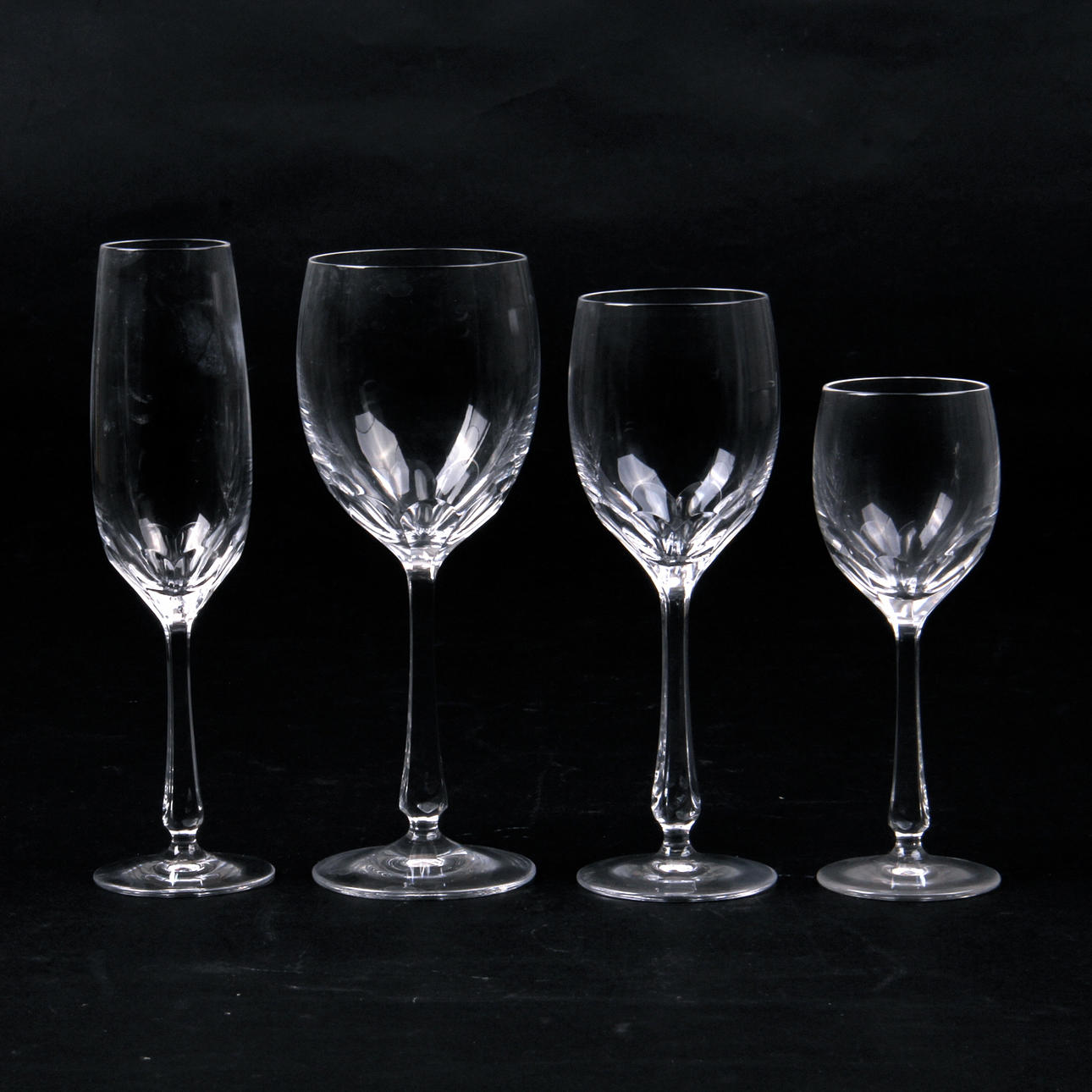 GLASSERVIS, 43 delar, möjligen Orrefors, 1900-talets mitt.