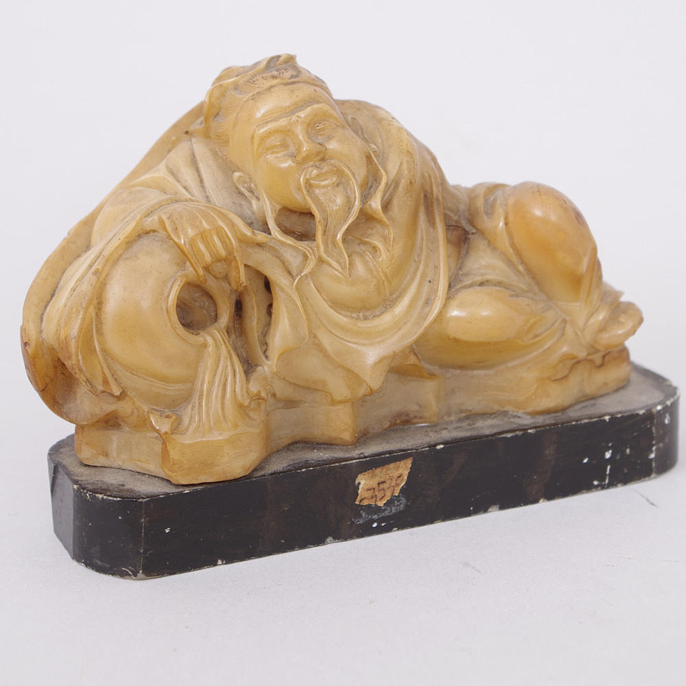 FIGURIN, soapstone på träsockel, 1800/1900-tal.