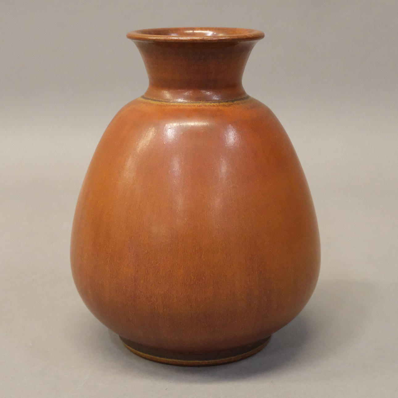 ERICH & INGRID TRILLER, VASE, STEINZEUG, HELLBRAUN GLASIERT.