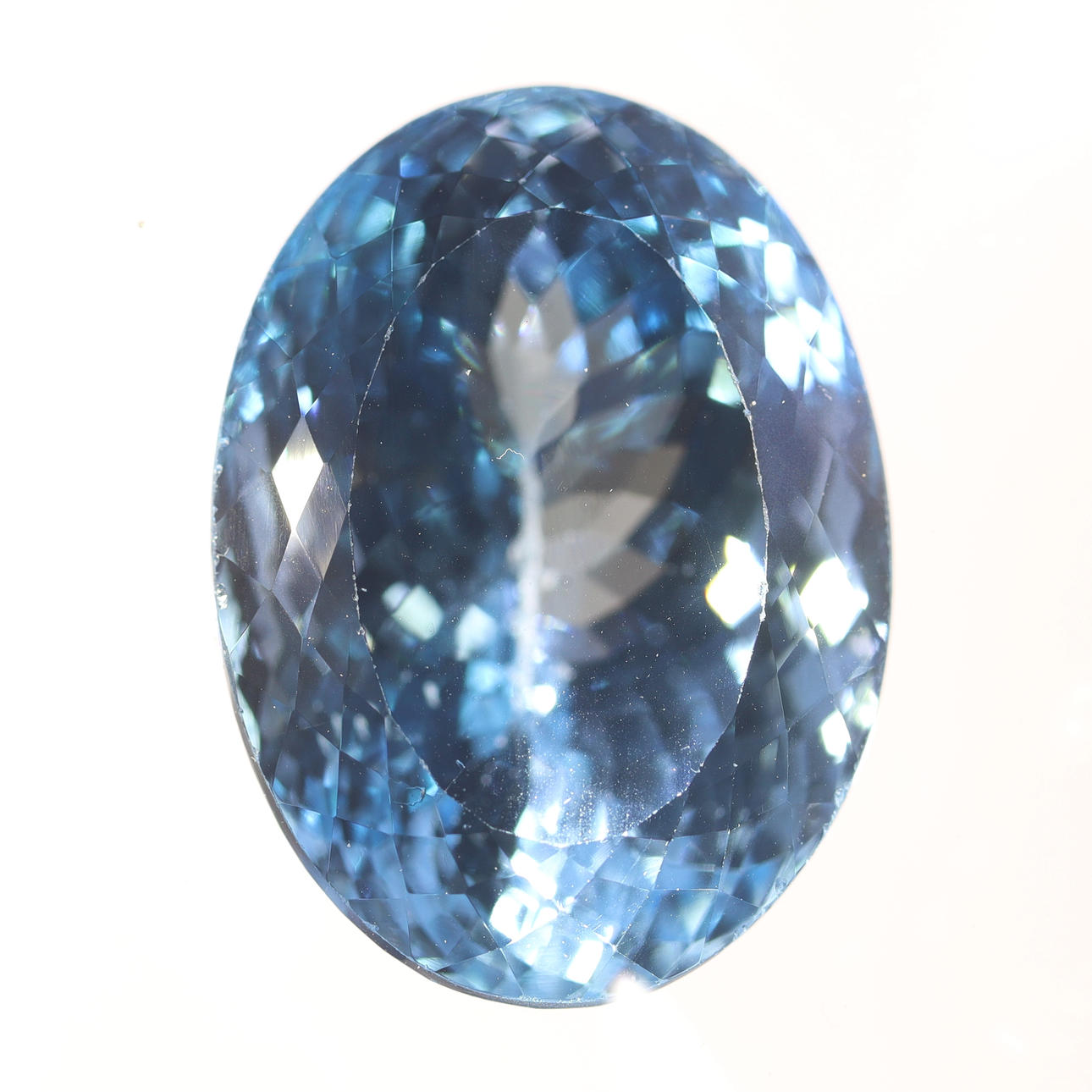 - 44.42ct blå topas.