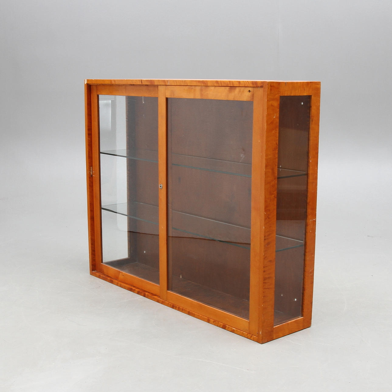 VITRINSKÅP/MONTERSKÅP, 1900-talets första hälft.