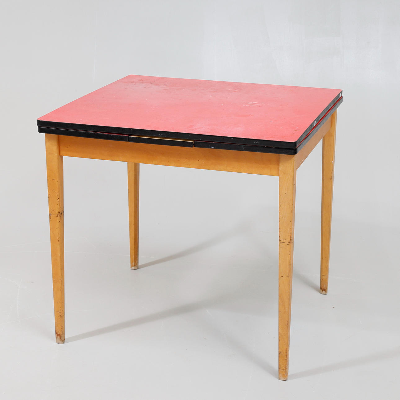 DINING TABLE, mid 1900s.