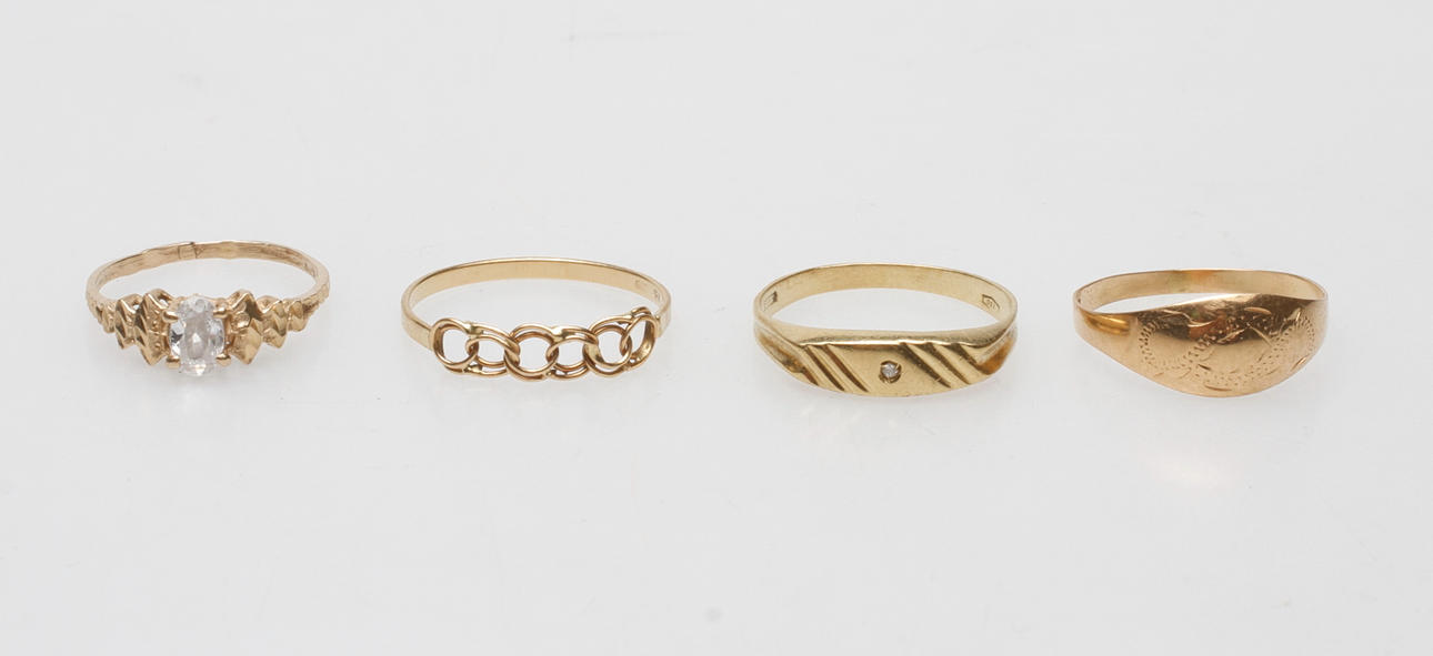 RINGAR, 4 st, 18k guld, vikt ca 5,5 gr.
