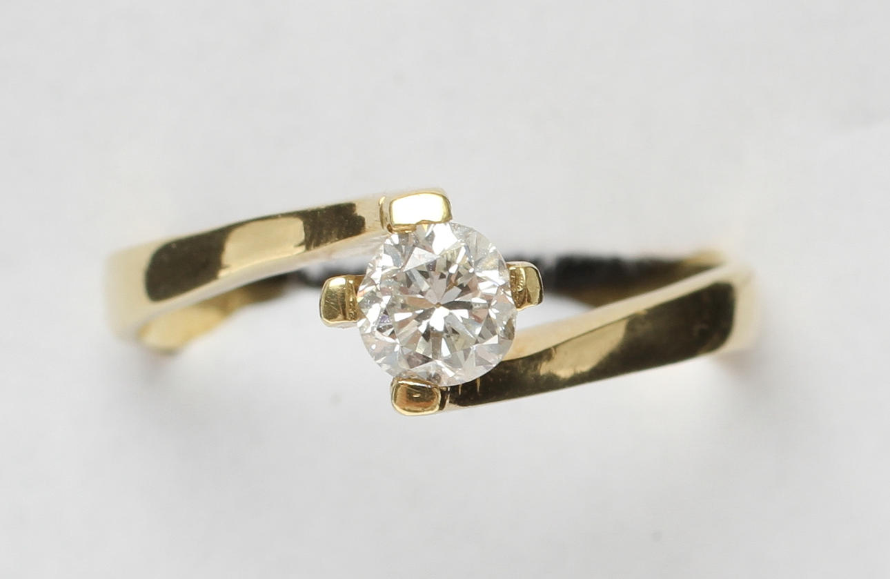 RING, 18k guld med briljant ca 0,45ct. Total vikt 4,3 gram.