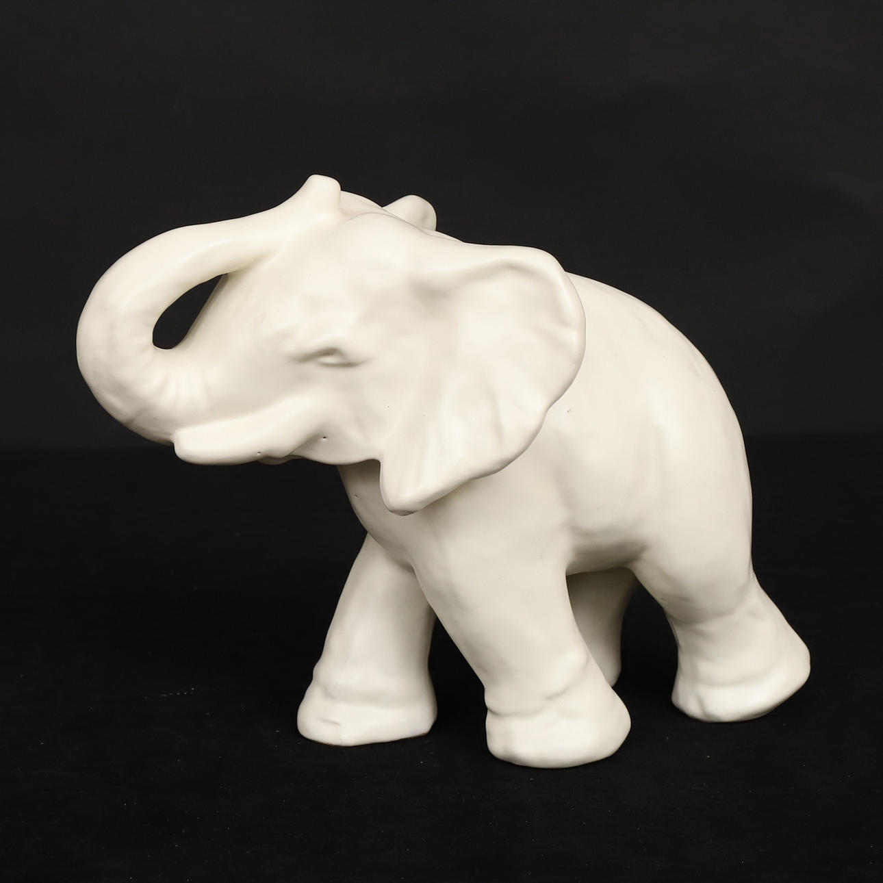 ANNA-LISA THOMSON. Lergods, elefant, Upsala Ekeby.