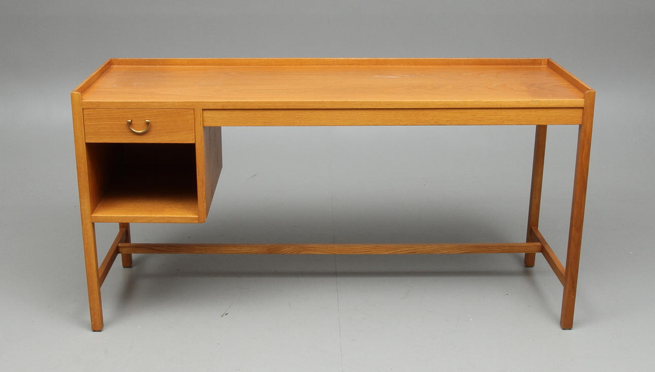 SKRIVBORD, inköpt på Svenskt Tenn, 1900-talets andra hälft.