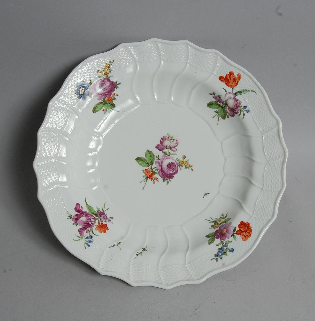 SKÅLFAT , porslin, 1700-tal, Royal Vienna, proveniens Krapperups slott.