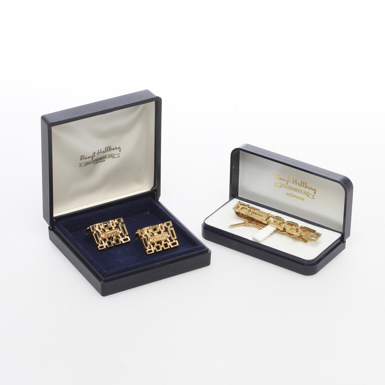 MANSCHETTKNAPPAR 1 par 18k guld samt SLIPSNÅL silver, Bengt Hallberg Köping, 1900-talets andra hälft.