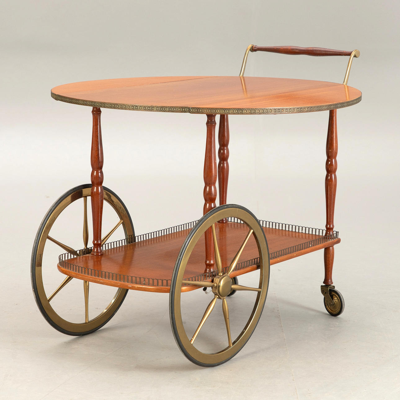 Serving trolley / tea trolley. Italian design.