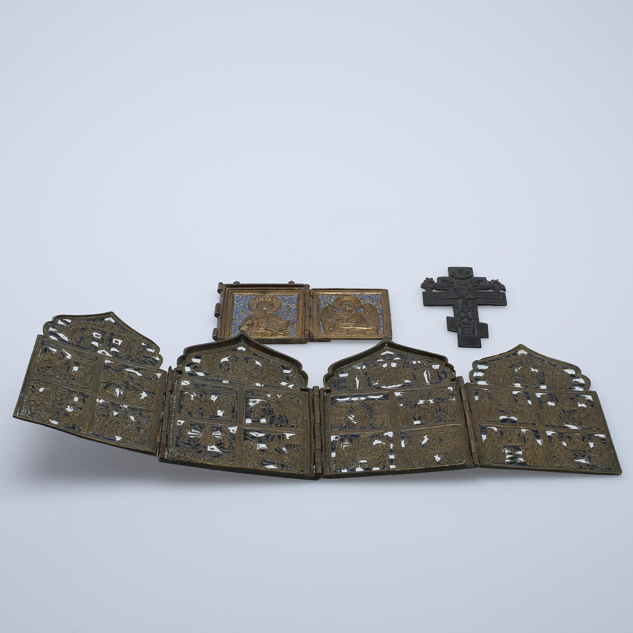 RESEIKONER, 3 st, Ryssland, 1800-tal, mässing och emalj.