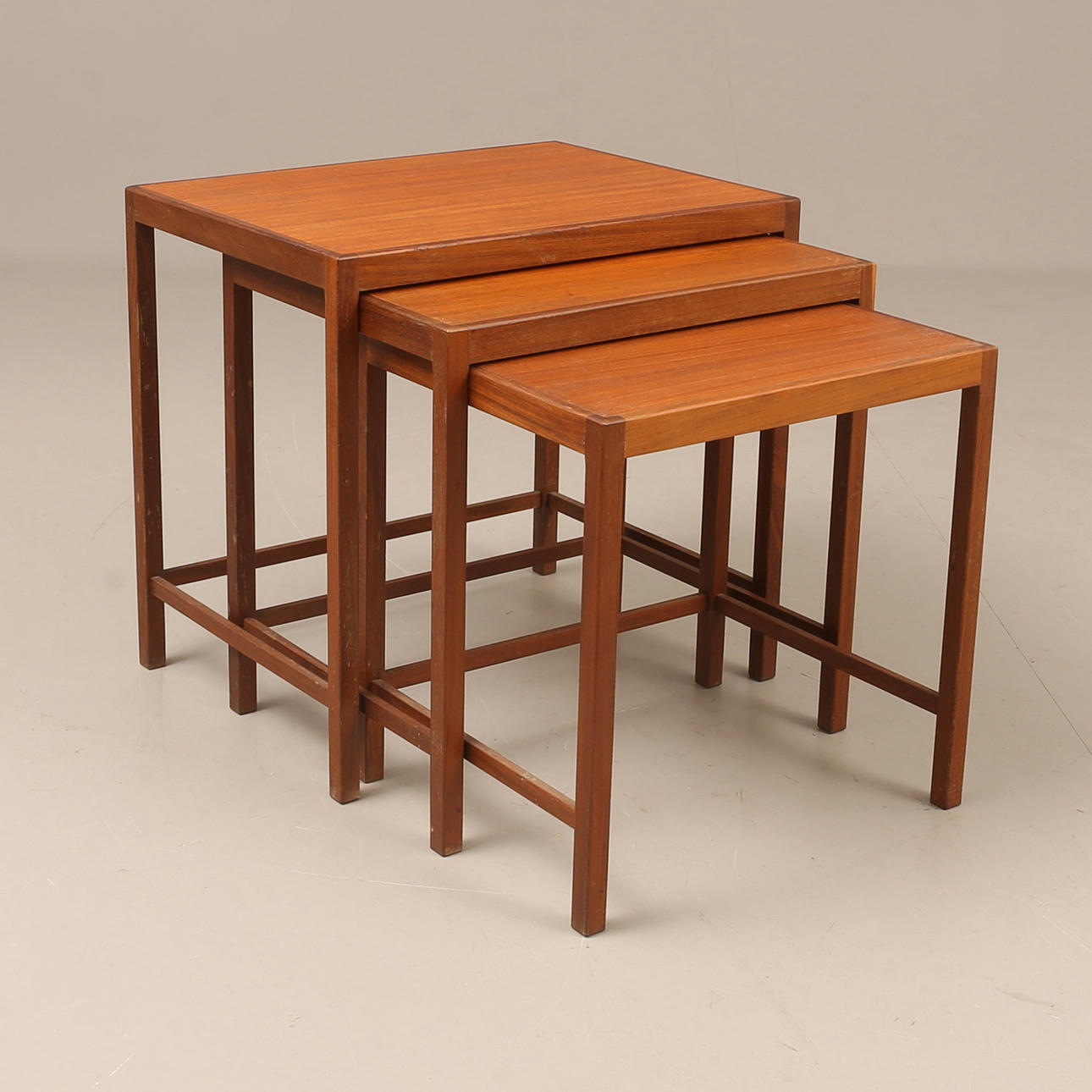 CHAIR TABLE, 3 parts, teak, 1960s. Furniture - Tables - Auctionet