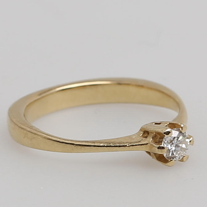 RING i guldguld 14K med briliantslipad diamant, 0,15 Carat.