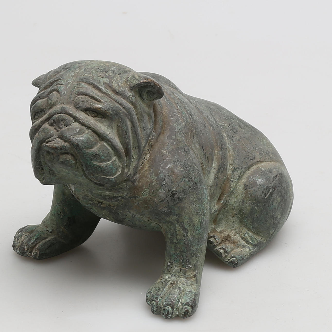 OIDENTIFIERAD KONSTNÄR. SKULPTUR i grönpatinerad brons, hund, osignerad.