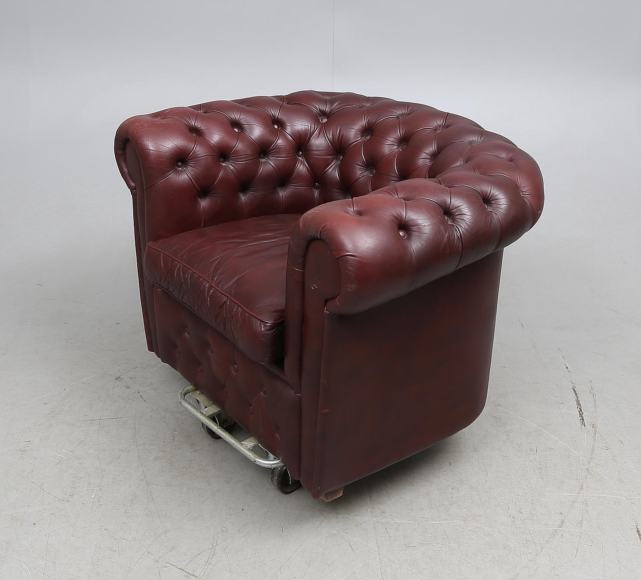 FÅTÖLJ, chesterfieldmodell, OY BJ Dahlqvist AB BD Furniture, Finland.