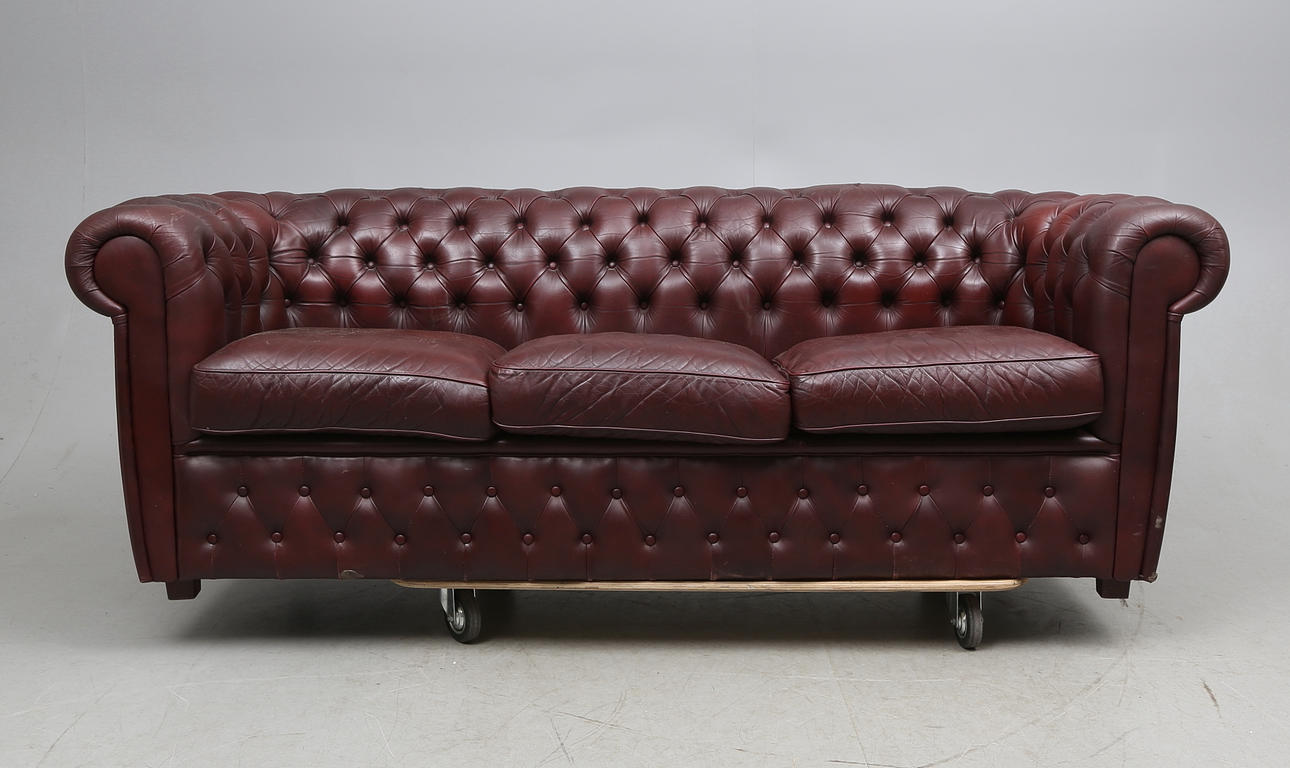 SOFFA, chesterfieldmodell, OY BJ Dahlqvist AB BD Furniture, Finland.