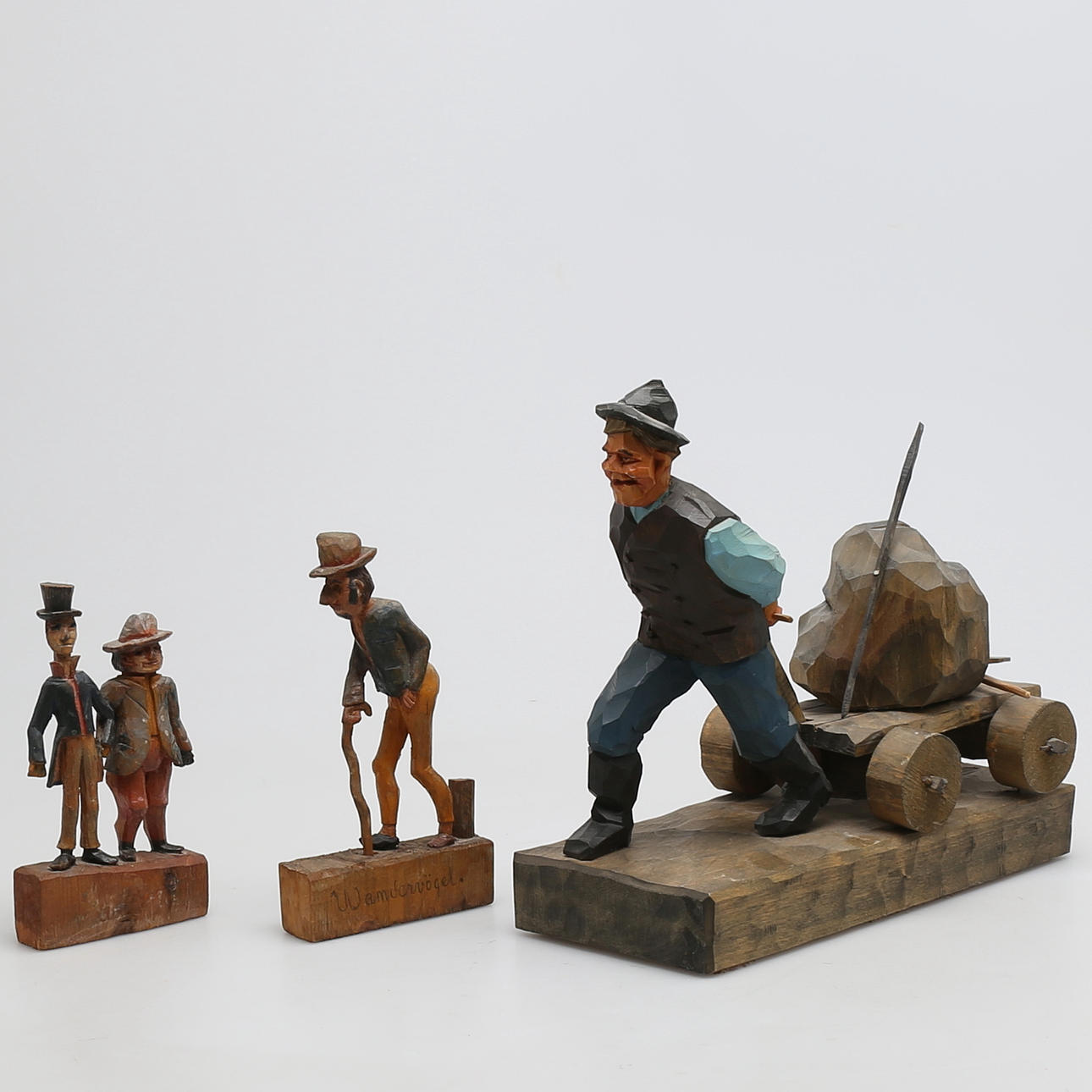 OKÄND KONSTNÄR. Parti figurer i trä, 3 st, allmoge, 1900-tal.