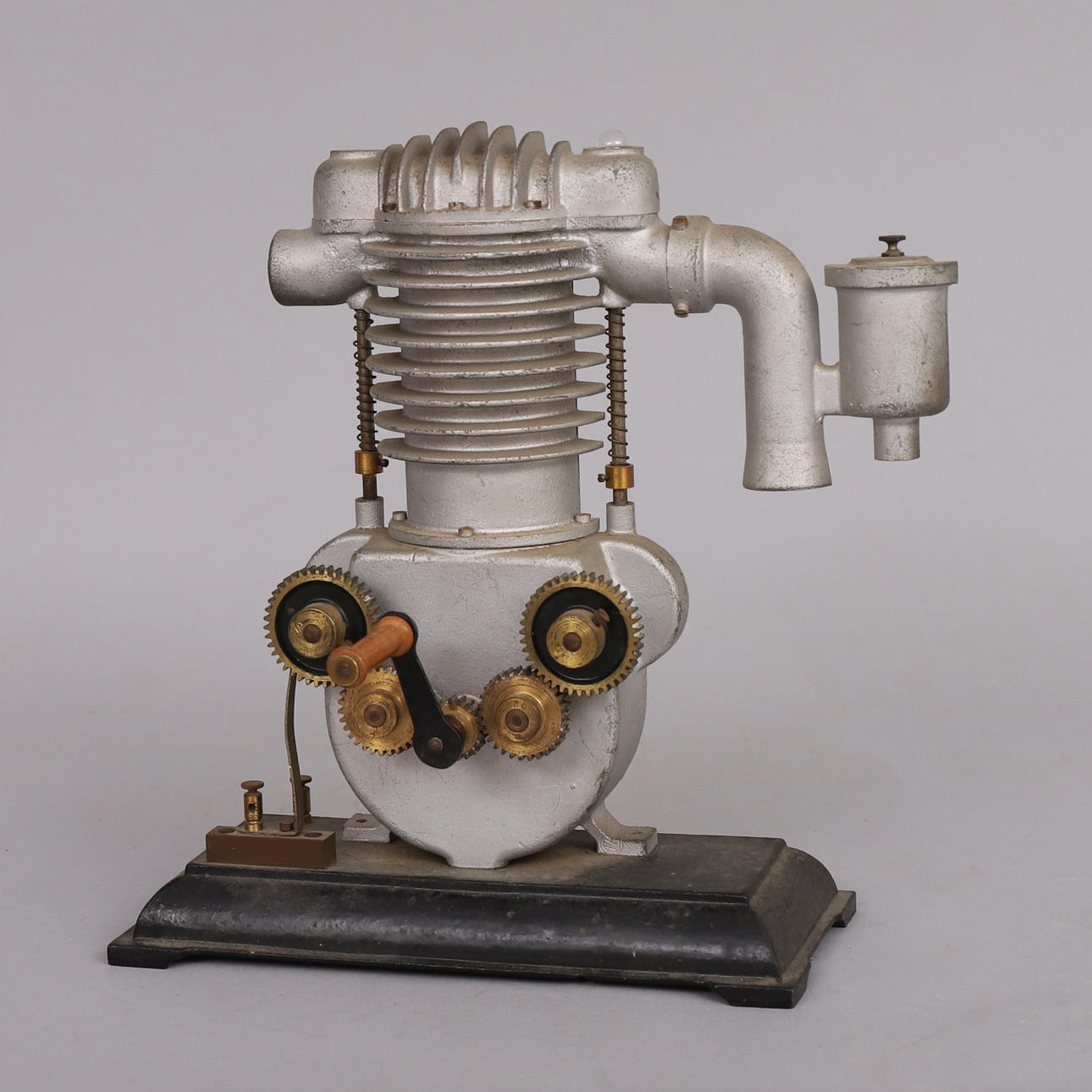 MODEL FUEL ENGINE, metal, marked DC 219.