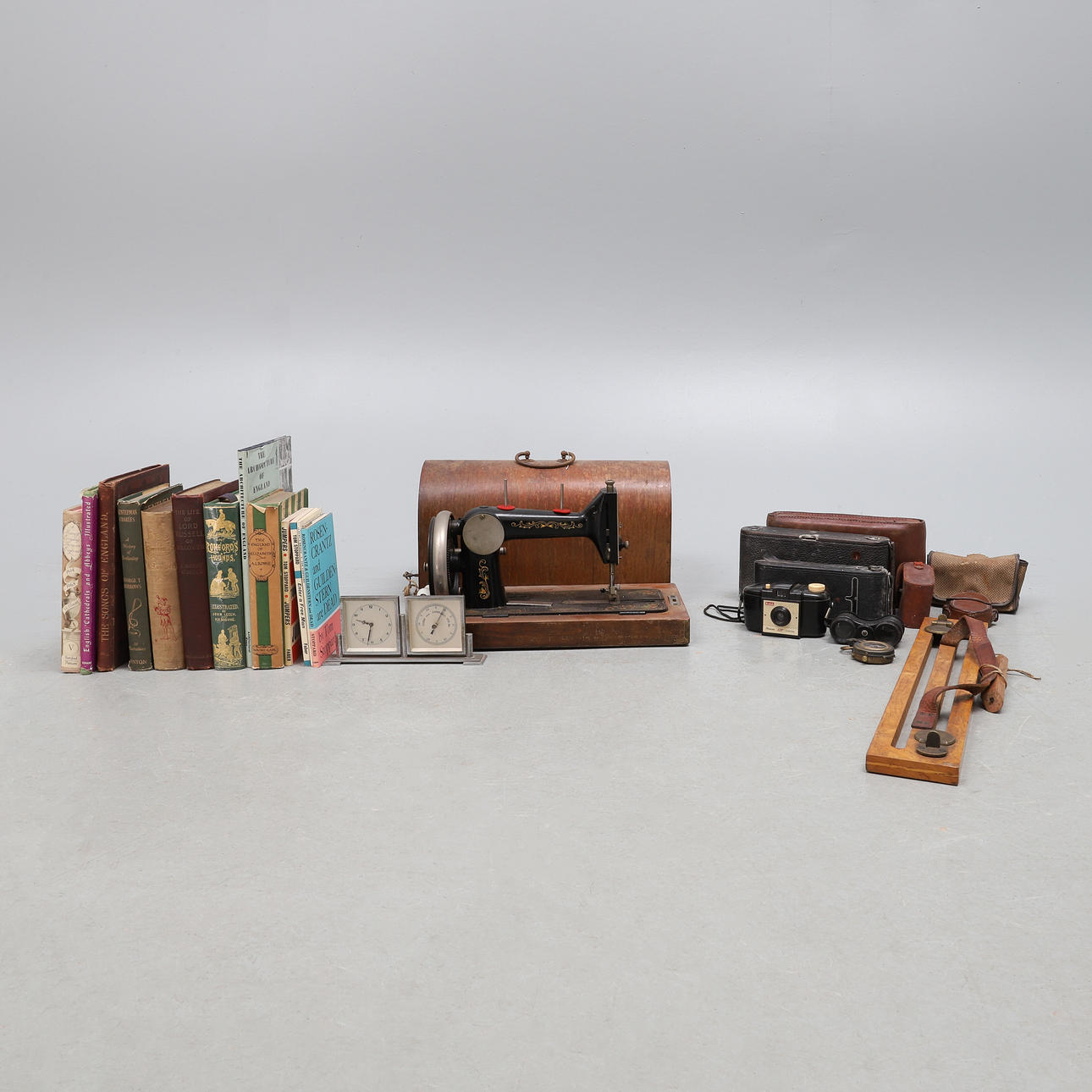 EINE EASTMAN KODAK FALTKAMERA IN LEDERTASCHE.