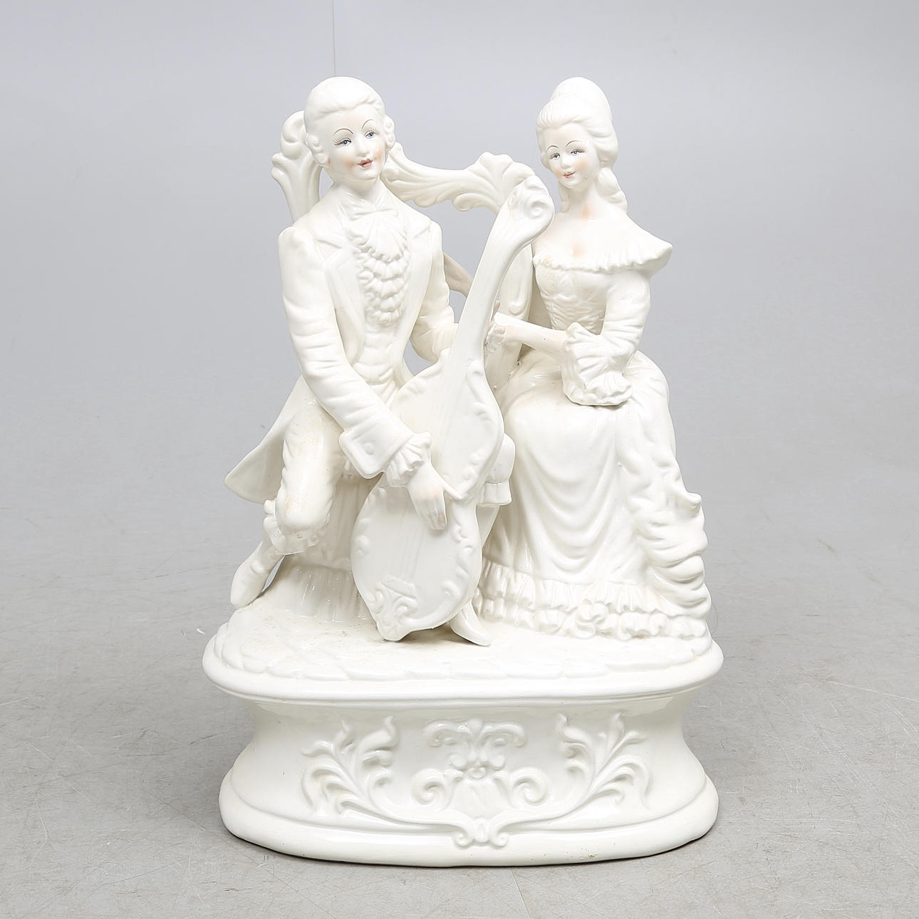 PRAKTFIGURIN, porslin, rokokostil, 1900-tal.