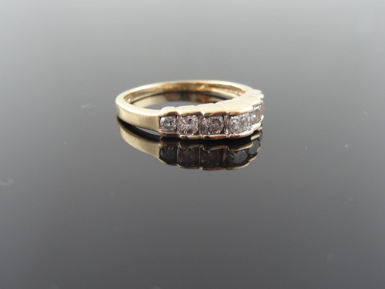 PYRAMID DESIGN DIAMANTRING 0,51cts.