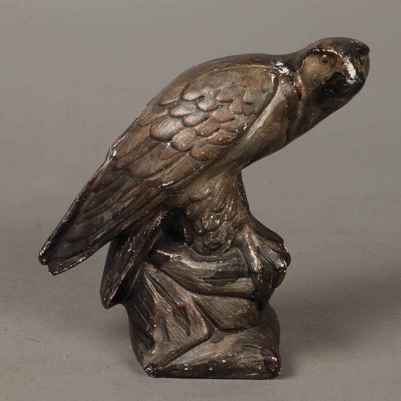 STATY, bemålad gips.