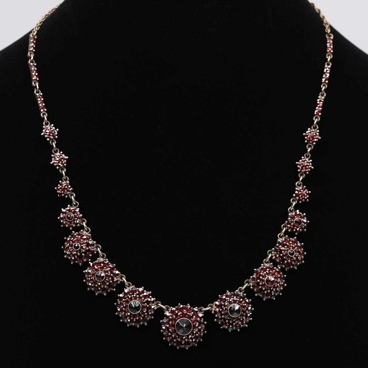 COLLIER, Förgyllt silver, Granater.