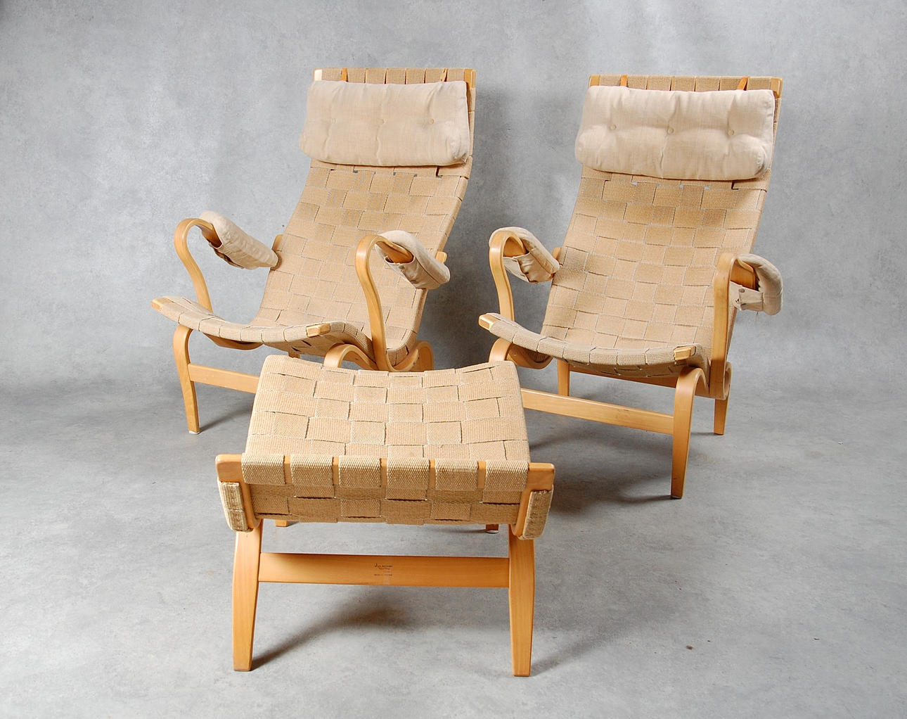 FÅTÖLJER, " Pernilla " 1 par med 1 st fotpall, Bruno Mathsson, 1970-tal.