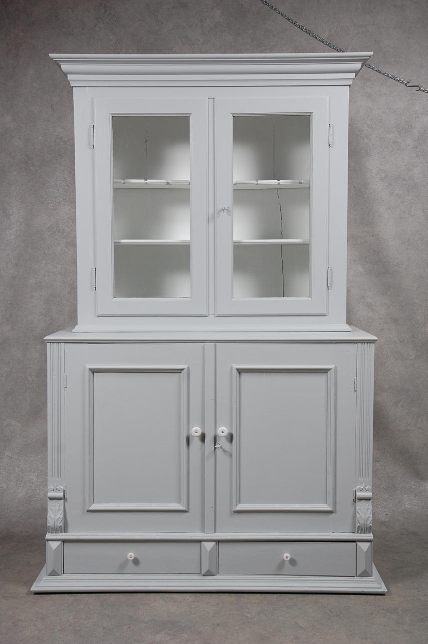 VITRINSKÅP, med skedhylla, 1800-tal.