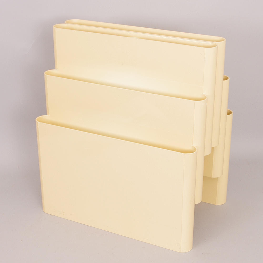 TIDNINGSSTÄLL, plast, G. Stoppino, Kartell, Italien.