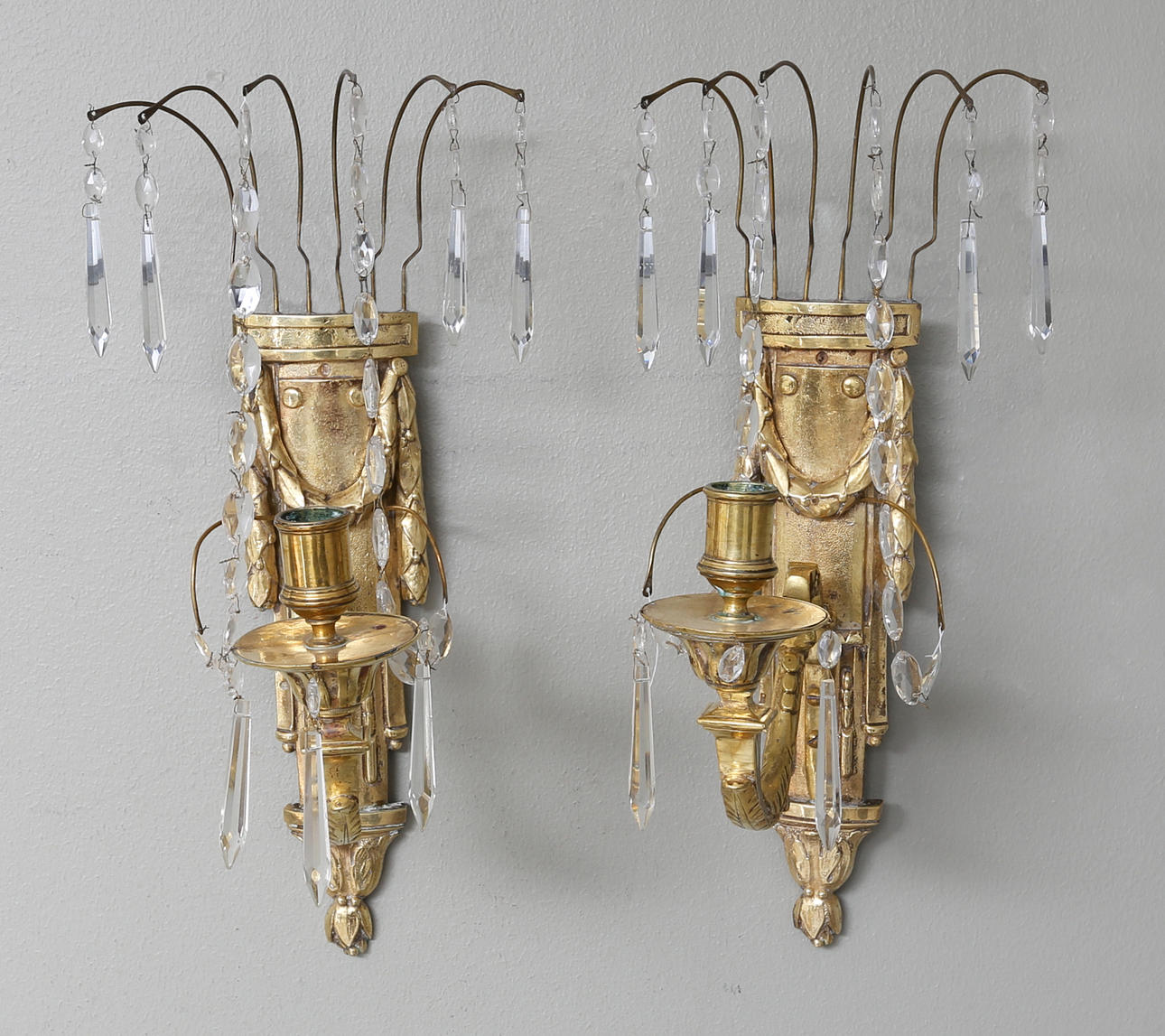 APPLIQUER, 1 par, Brännförgylld brons, Gustaviansk stil, 1800-tal.