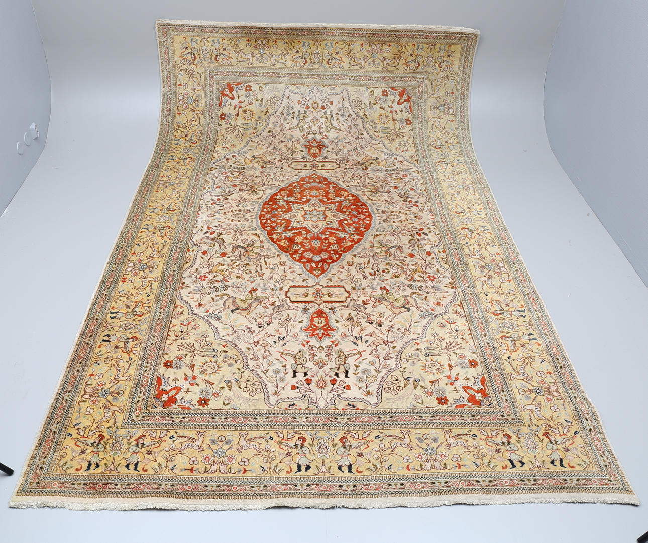 MATTA, orientalisk, Täbriz, 357 x 230 cm.