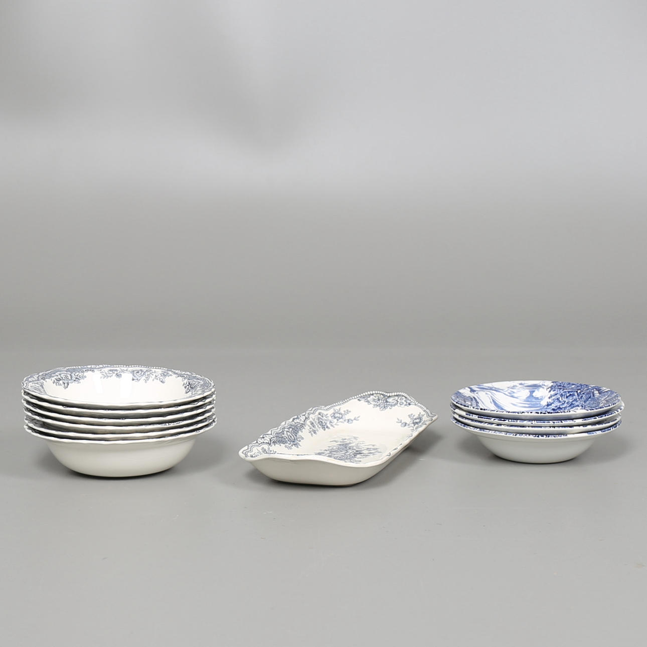 PARTI PORSLIN, 11 delar, "Old English Village", Enoch Wedgwood samt "Bristol", Crown Ducal, England.