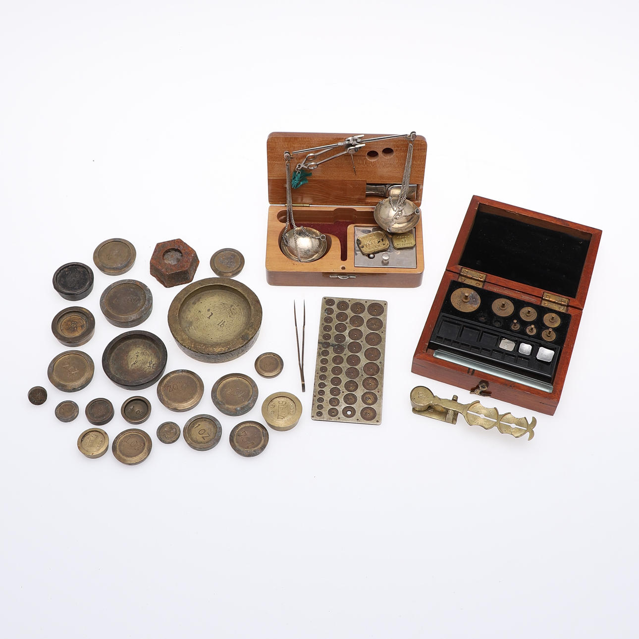JEWELLERS SCALES AND ASSORTED WEIGHTS.
