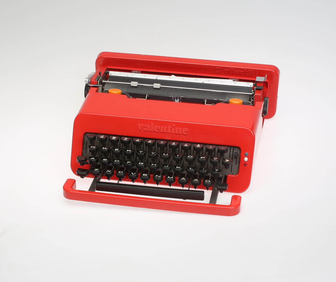 SKRIVMASKIN, "Valentine", Ettore Sottsass, Olivetti.