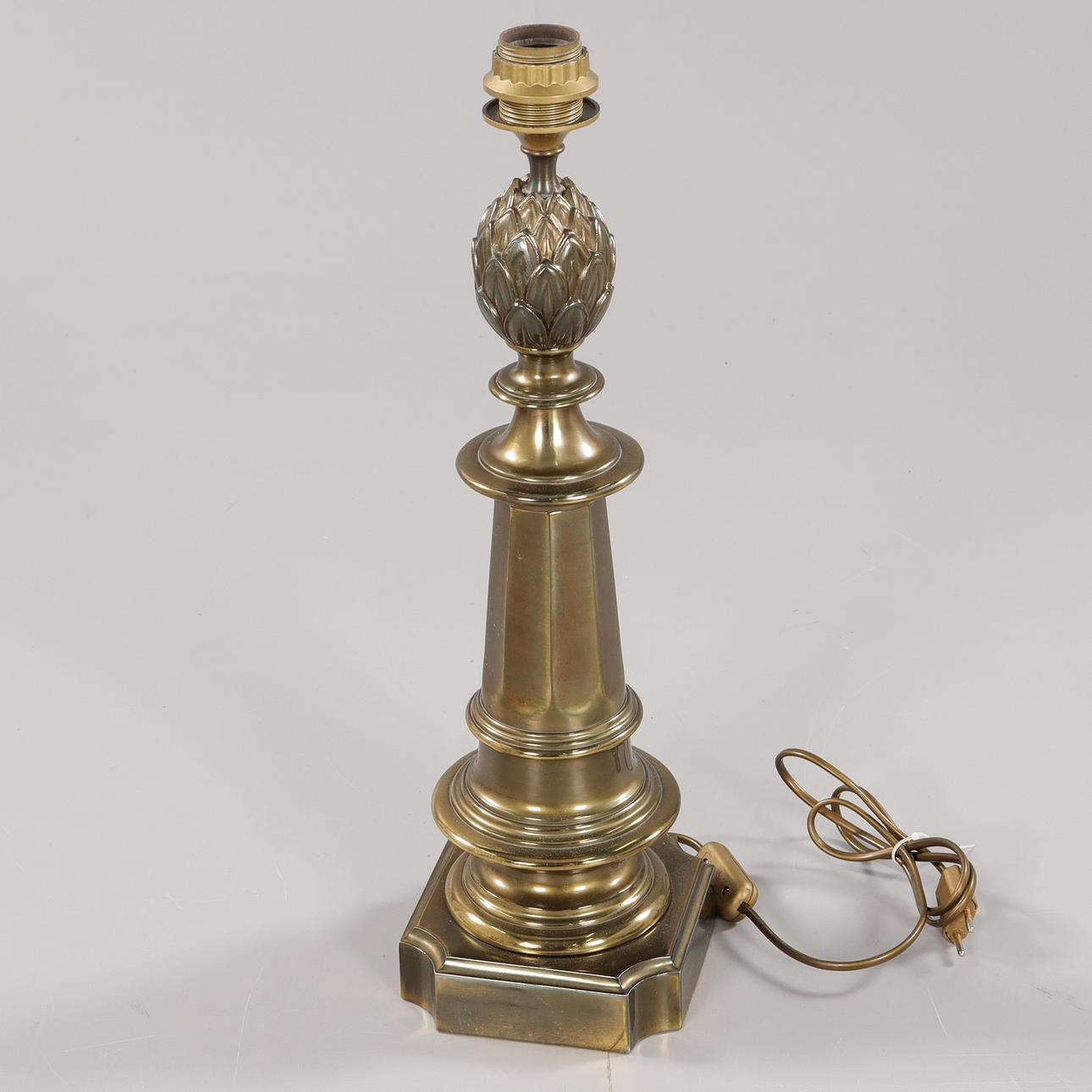 TABLE LAMP, brass, newer production, decor with pineapple.