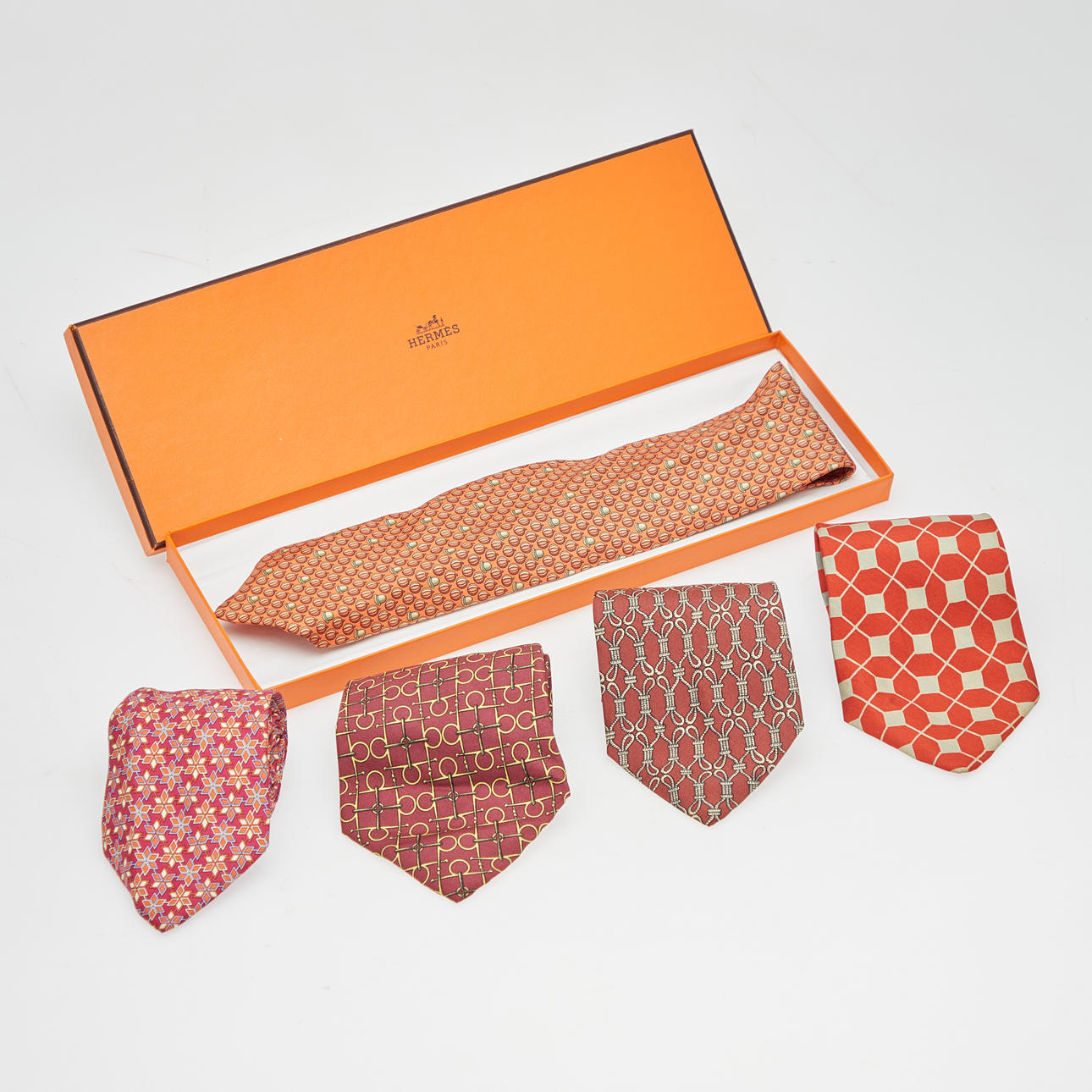 Hermès, cinco corbatas, seda, Francia (5).