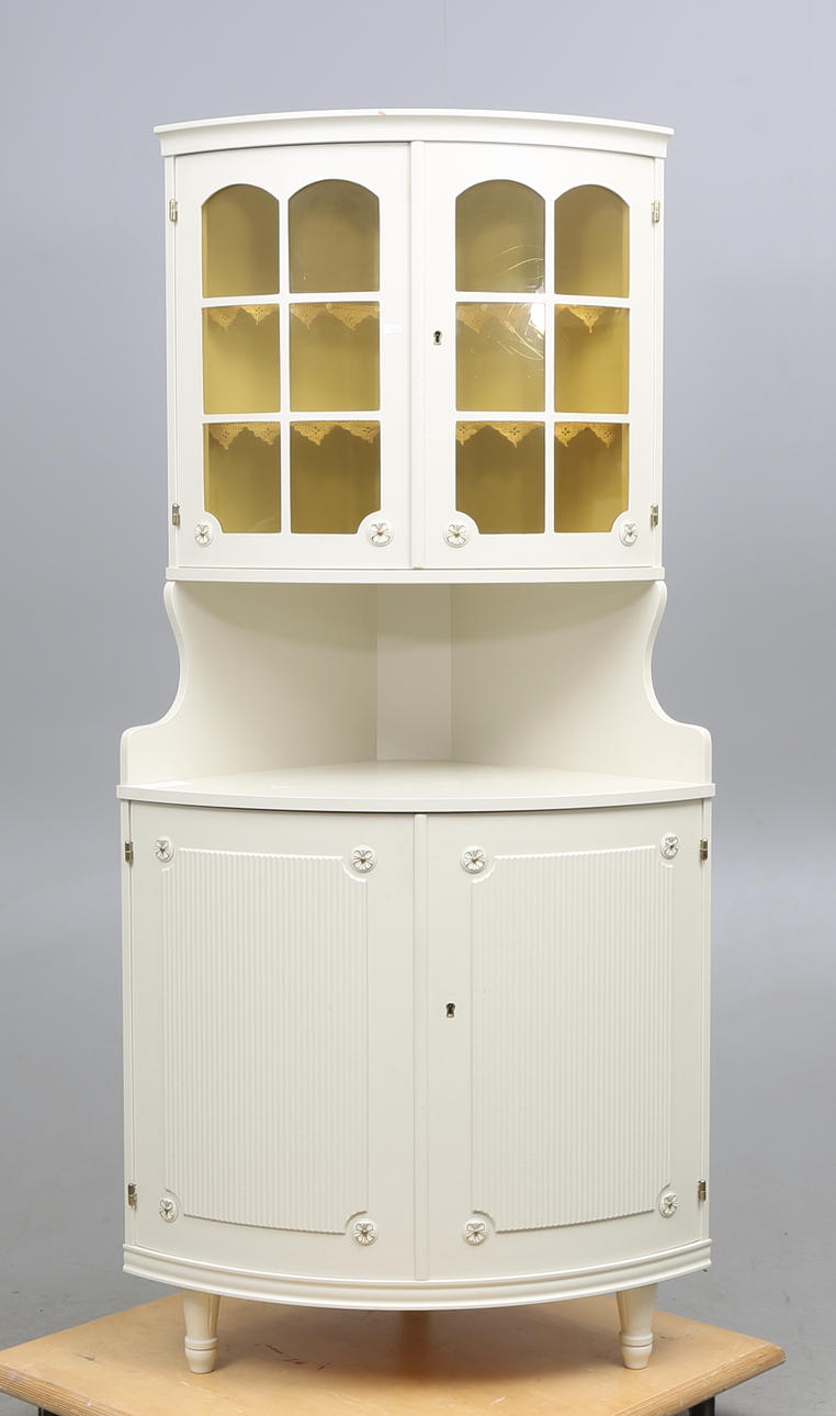 HÖRNSKÅP med VITRIN, gustaviansk stil, Tibro, 1900-tal.