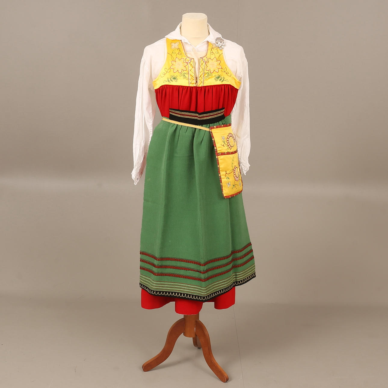 FOLKDRÄKT, Vingåkersdräkten, 8 delar.