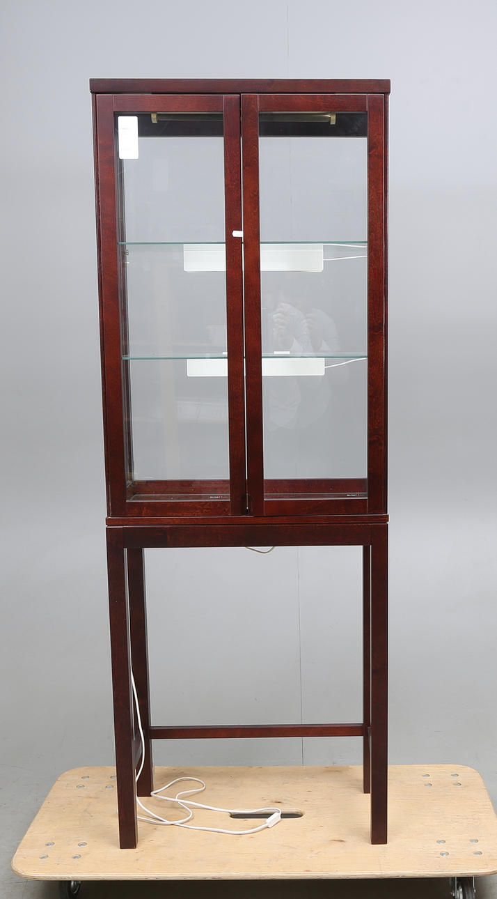 VITRINSKÅP, 1900/2000-tal.