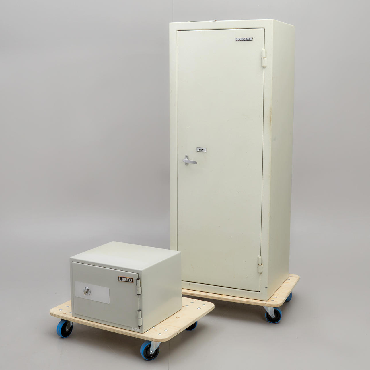 WAFFENSCHRANK, Leco Nor-Lyx 2000.