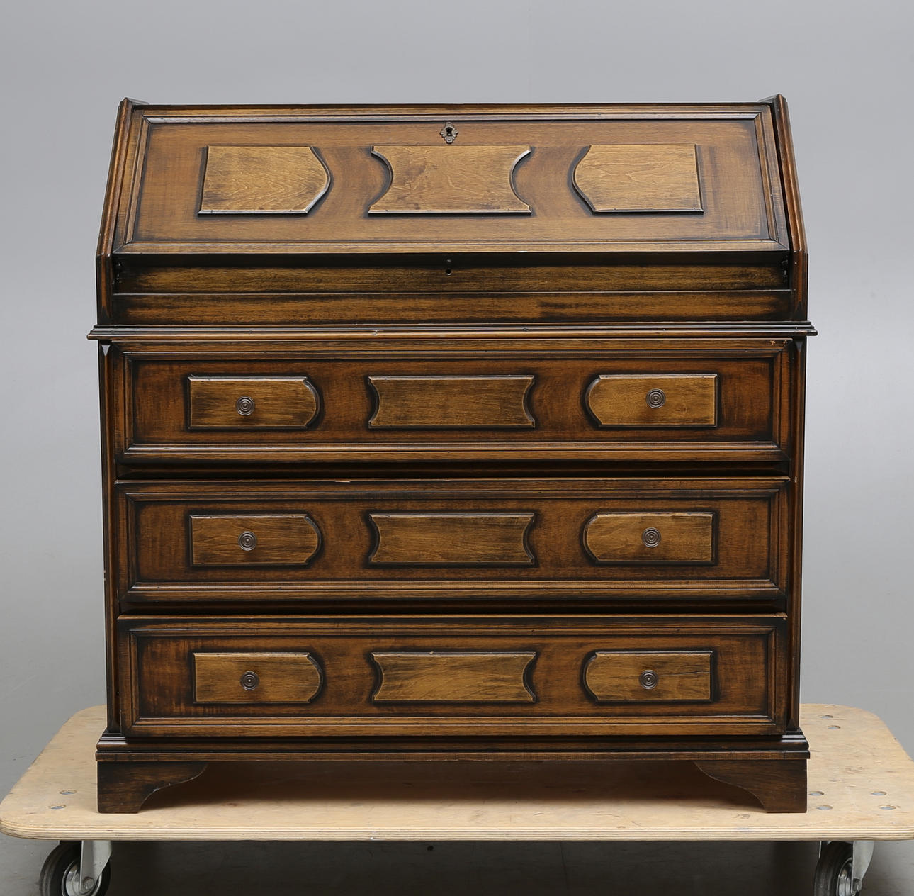 SKRIVBYRÅ, engelsk stil, 1900-talets andra hälft.