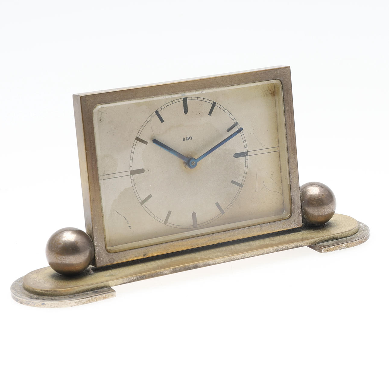 VUODEN PUOLIVUODEN PÖYTÄKELLO.