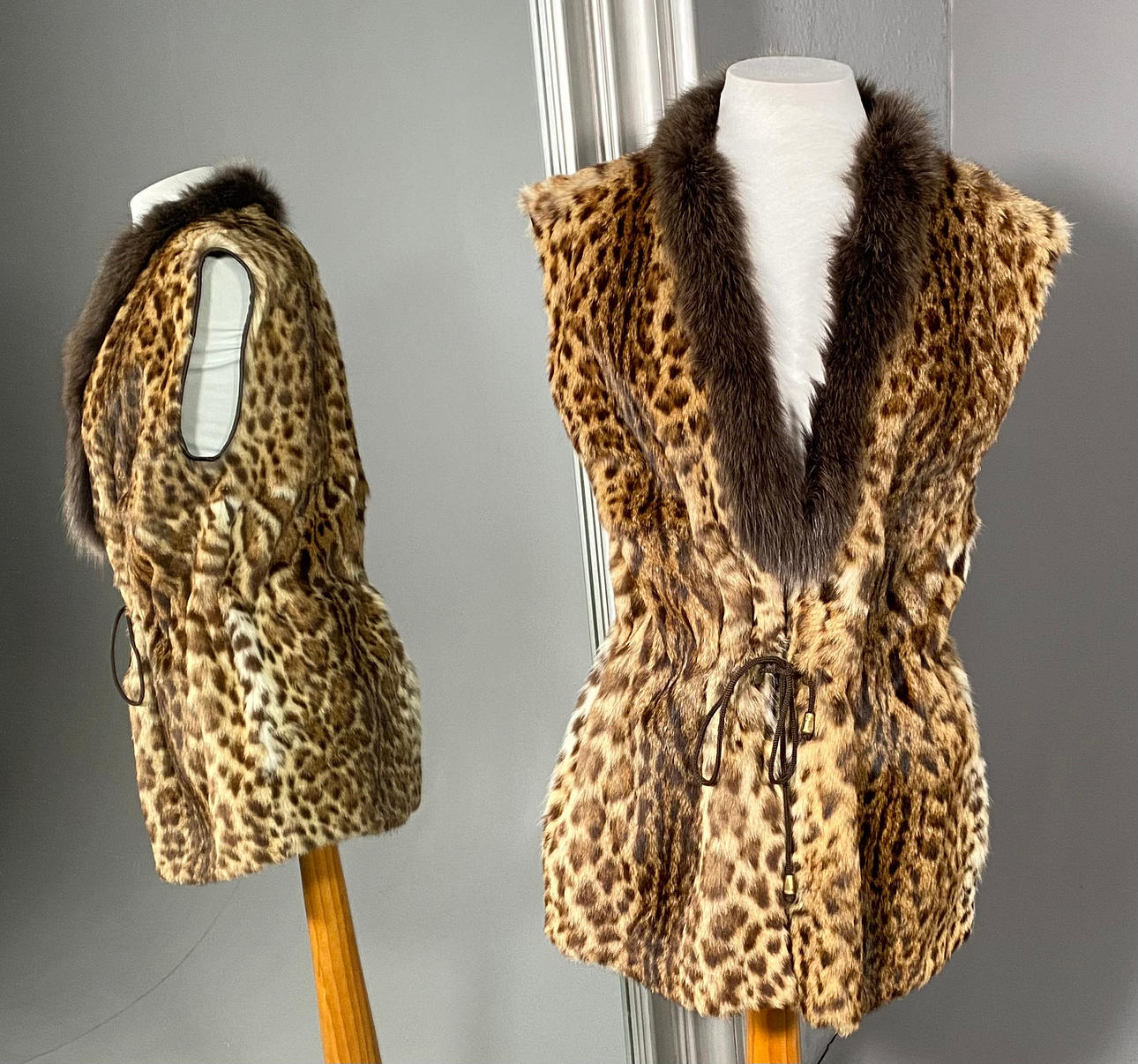 LEDERWESTE MIT UNSICHTBAREM GÜRTEL GRÖSSE 40.