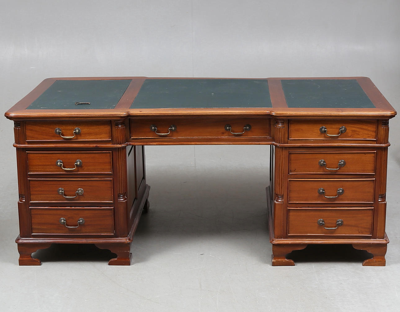 SKRIVBORD, Engelsk-stil.