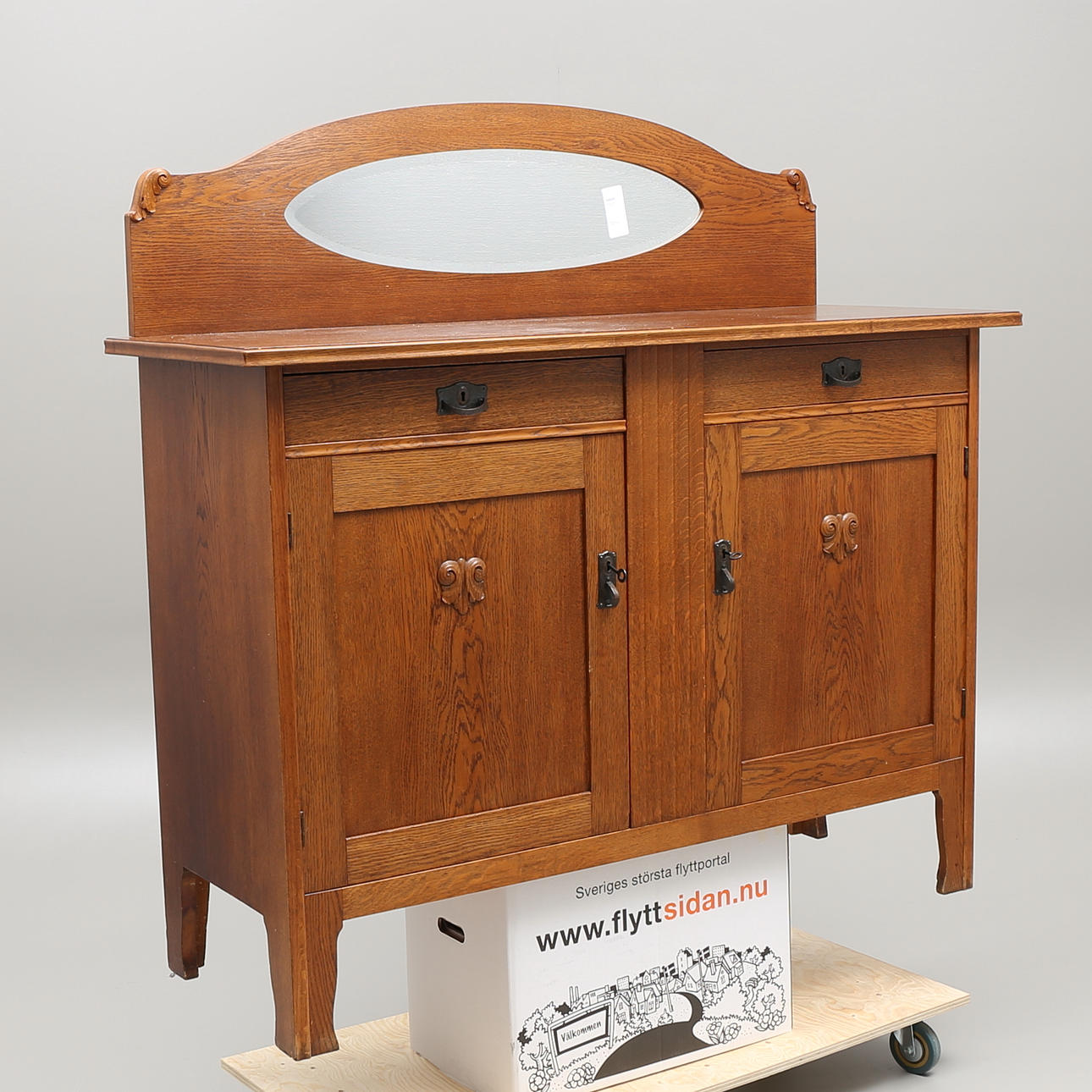 SPEGELSKÄNK, ek, tidigt 1900-tal.