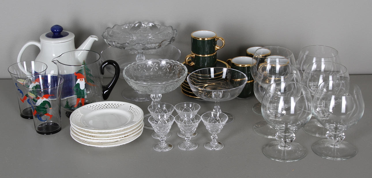 PARTI GLAS OCH KERAMIK, ca 39 delar, bl.a. Tekanna, "Koka Blå", Rörstrand.
