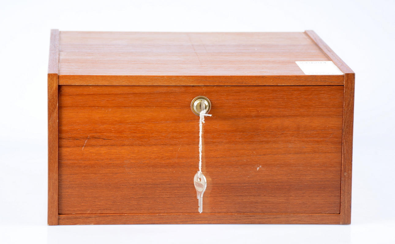 MYNTCHATULL, teak.