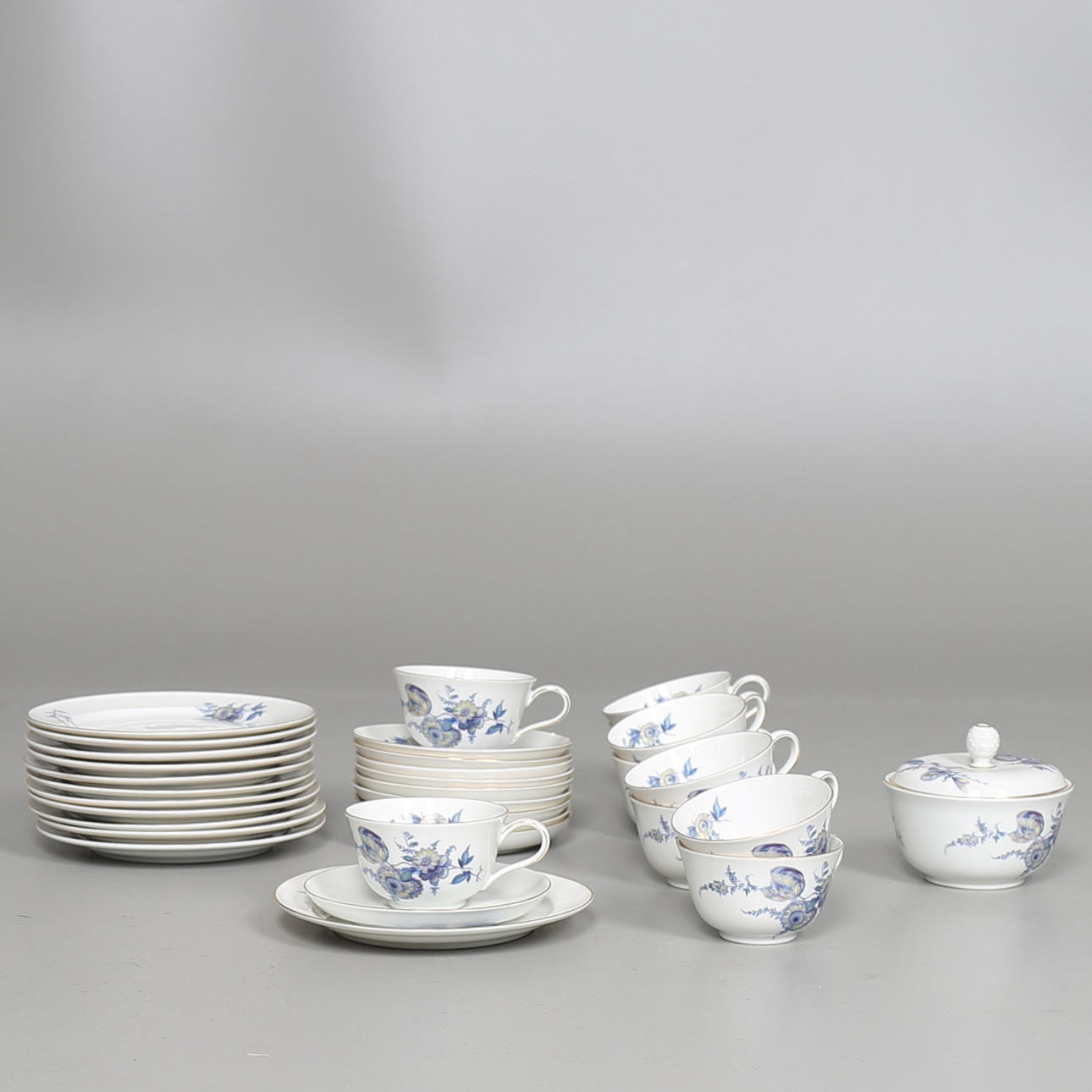 KAFFESERVISDELAR i porslin, "Helena", Rosenthal, Tyskland.