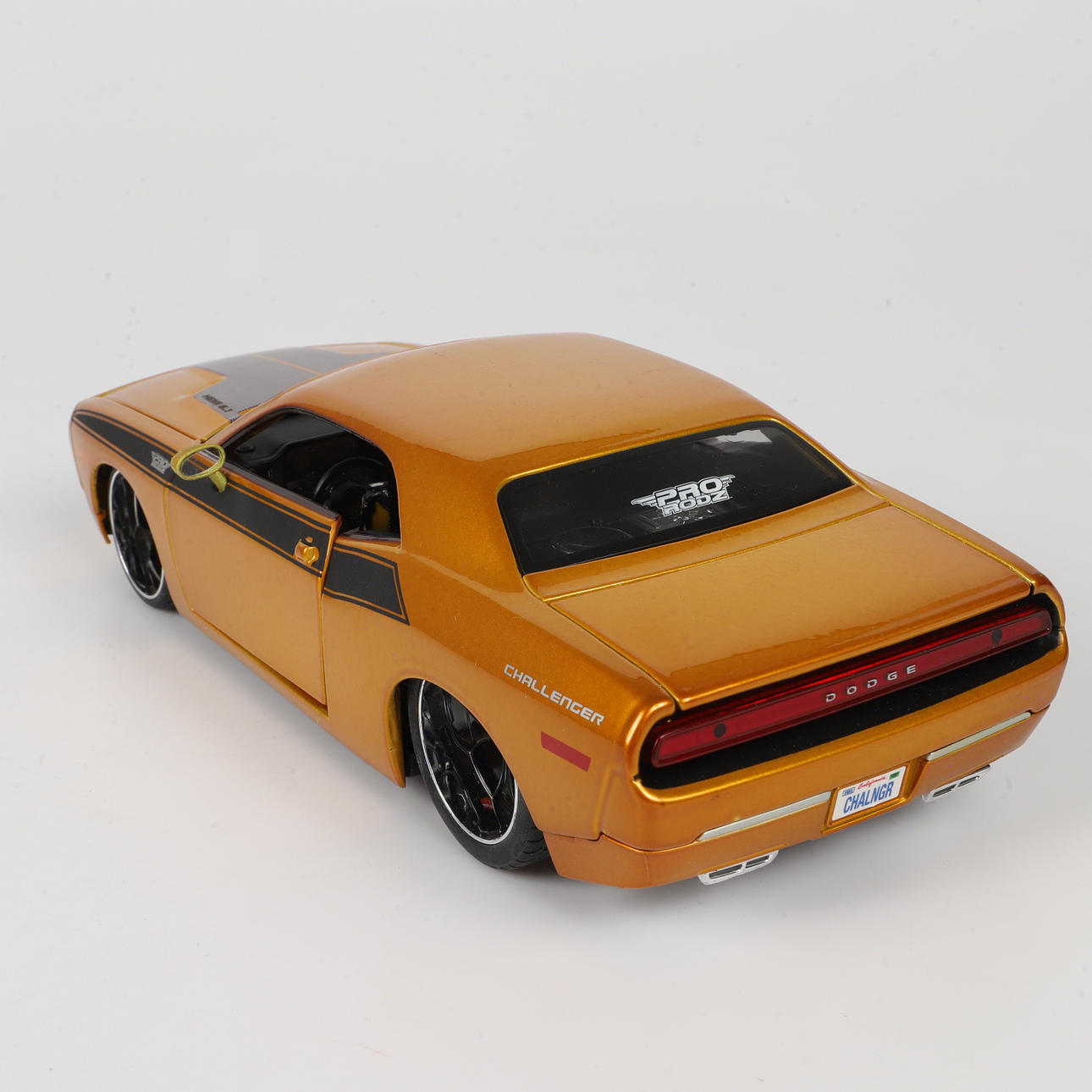 ミニカー MAISTO DODGE CHALLENGER 2006 PRO-RODZ 2006 dodge Challenger Concept Hard Top by Maisto Pro Rodz 1